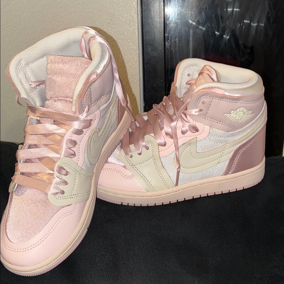 2024
Wmns Air Jordan 1 High Method of Make 'Pink Oxford' - Picture 1 of 7
